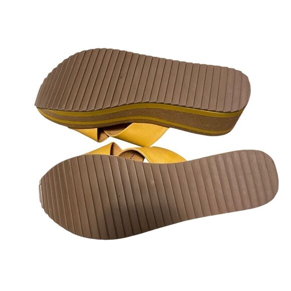Yellow Box Akeko Mustard Yellow Platform Slides Sandals Size 9.5 NEW - Picture 2 of 6